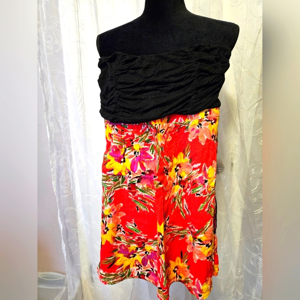 Strapless dress black with red coral print